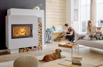 Heizen mit modernen Feuerstätten - Holz ist gespeicherte.......