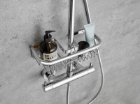 Der Duschkorb Premium als Shower-Set Modell kann dank seiner Aussparung mit allen HSK Shower-Sets kombiniert und ganz einfach vor die Brausestange montiert werden. <br />Bild: HSK Duschkabinenbau
