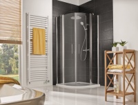 Die neue Favorit Nova Runddusche ist die perfekte Ecklösung für jedes Bad. Die Duschkabine bietet maximalen Platz auf minimalem Raum. So wird jeder Duschgang zum optimalen Wellnesserlebnis.<br />Bild: HSK