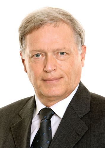 Dr. Hans-Hartwig Loewenstein (63), Präsident des Zentralverbandes...