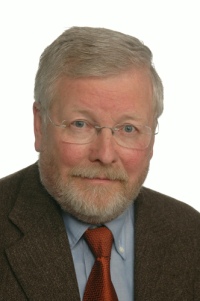 Dr.-Ing. Heinrich Schroeter, Präsident der Bayerischen Ingenieurekammer-Bau empfiehlt eine Hygieneprüfung aller Nasskühlanlagen durch TGA-Ingenieure.