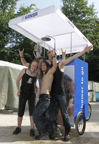 Freude über die Abkühlung beim Helfensteinfestival....