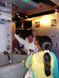 Schon heute ist in Indien das Interesse an Hansgrohe.......