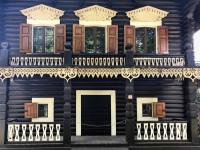 Filigrane Schnitzereien und dunkle Stämme prägen das Erscheinungsbild der Holzhäuser der historischen russischen Siedlung Alexandrowka in Potsdam.<br />Bild: UdiDÄMMSYSTEME<br />