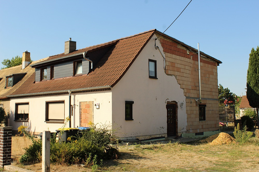Erweiterter Anbau mit zweiter Heizquelle, einem Kamin.
