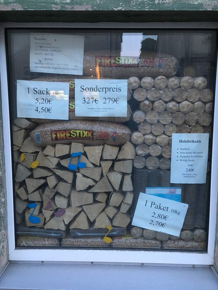 Holz, egal ob als Scheitholz, Pellets oder Holzbriketts,...