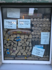Holz, egal ob als Scheitholz, Pellets oder Holzbriketts,.......