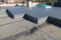 Durch die Installation eines Feuchtemonitoring-Systems.......