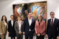v.l.n.r.: Monica Giazzi (Wilo), Dr. Nathalie Belafi (Business France), Dr. Olivia Berkeley-Christmann (Generalkonsulin), Oliver Hermes (Vorstandsvorsitzender und CEO Wilo), Anne-Marie Descôtes (frz. Botschafterin), Didier Bolougne (CEO Business France)<br />Bild: WILO
