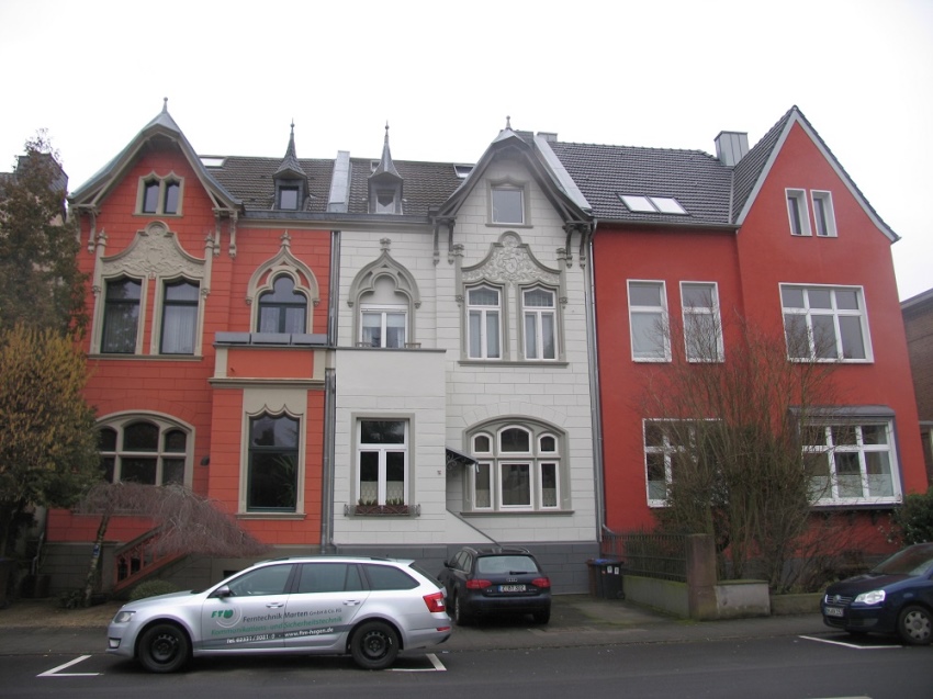 Die historische Fassade im Gebäudeteil rechts verschwand...