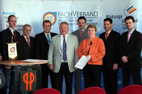 (V.l.) Torsten Kiel (Landesinnungsverband Schornsteinfegerhandwerk),...