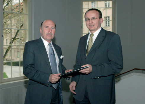 Michael von Bock und Polach (li), Hauptgeschäftsführer...
