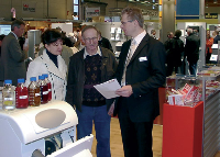In dem neuen Messetraining erhalten SHK-Handwerker Tipps für einen ge-konnten Messeauftritt. Die professionelle Ausstattung vom  Messestand bis zu Werbegeschenken und Informationsmaterial kann ebenfalls über IWO bestellt werden.