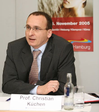 „Verantwortungsvoller Umgang mit Energie und hoch effiziente Heiztechnik sind langfristig brauchbare Instrumente gegen steigende Energiepreise“, erklärt Professor Christian Küchen, Geschäftsführer des Instituts für wirtschaftliche Oelheizung e.V. (IWO).
