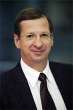 Ben Tellings, Vorstandsvorsitzender der ING-DiBa, freut.......