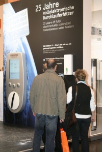 Bei Stiebel Eltron gibt es aufgrund des Jubiläums "25 Jahre vollelektronische Durchlauferhitzer" eine Sonderedition des DHE.  