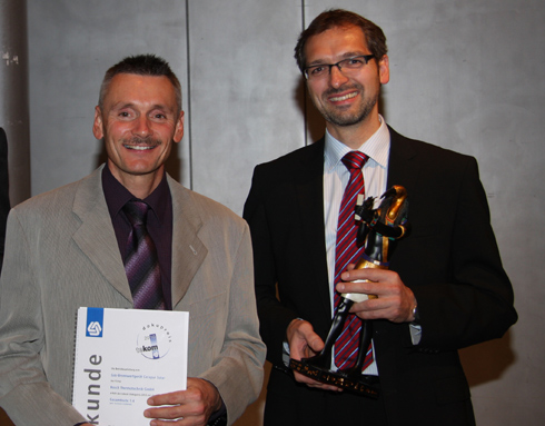 Dieter Kast (links) und Jerome Leicht bei der Preisverleihungam...