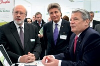 Joachim Gauck (re) informiert sich auf der "Woche der.......