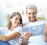Helios easyControls 3.0 ist je nach <br />Wunsch manuell per Bedienelement, internem Webserver oder ortsunabhängig per Cloud bedienbar.