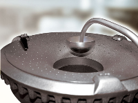 Die Brennererweiterung KWB MultiFlex ist serienmäßig ab 30 kW eingebaut – die Brenntasse und der Reinigungsmechanismus sind aus Guss gefertigt.<br />