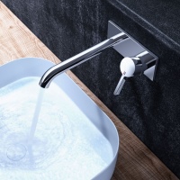 Mit den klaren Konturen des Designs und dem markanten, typischen Profil erinnert sie an die Urform des Armaturenauslaufs und glänzt zudem mit besonderen inneren Werten. <br />Bilder: KWC