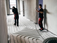 Auf dieser Fläche erfolgte die<br />Verlegung der Heizkreise in den Fluren mit dem x-net C17 Klettrohr. Somit wird eine optimale Dämmung<br />erreicht und die nach EnEV vorgeschriebene Einzelraumregelung bei Räumen größer 6 m² auch in den Fluren und Übergangsbereichen erfüllt.
