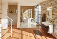Private Wellnessoase mit luxuriösem Dusch- und Badebereich........