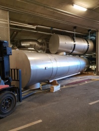 Millimeterarbeit war bei der Installation von drei großen Abgasschalldämpfern in einer Energiezentrale in London gefragt.