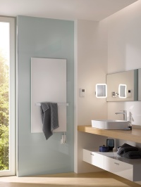 Der elegante Kosmetikspiegel im Softcube-Design wertet jedes Badezimmer auf. Die inte-grierte Beleuchtung sorgt für den perfekten Blick bei der morgendlichen Routine.