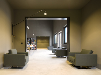 Temporäre Kunsthalle Berlin, Leselounge und Foyer. Copyright: Temporäre Kunsthalle Berlin, Architekt: Krischanitz ZT GmbH, Foto: Lukas Roth.