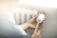 Elektronische Thermostate am Heizkörper sorgen für dafür, dass die programmierten Heizphasen eingehalten werden. Temporäre Änderung sind direkt am Thermostaten möglich.