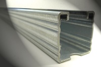 Die neue Montageschiene 45/45 von MEFA präsentiert sich als leistungsstärkste Schiene ihrer Klasse.