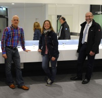 Baubeteiligte „Sanitärräume NürnbergMesse“ von links: Ralph Müller (Planer und Geschäftsführer, Forster+müller, planungsgesellschaft), Anke Klein (Prokuristin, Brochier Gebäudemanagement GmbH), Ludwig Wurm (Verkaufsberater, Geberit). Bilder: Geberit