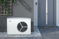 Die neue WPL-A 05-07 Premium aus dem Hause Stiebel Eltron: Luft-Wasser-Wärmepumpe mit neuem Kältemittel, das die Effizienz erhöht, umweltfreundlich ist und eine sichere Installation wie auch den sicheren Betrieb ermöglicht.  <br />Bild: STIEBEL ELTRON