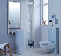 Der Monolith für WC verbirgt unter seiner eleganten Glas-Aluminium-Konstruktion modernste Spültechnik.