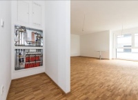 Die modulare Wohnungsübergabestation TacoTherm Dual Piko von Taconova steuert die Heizwärmeverteilung und Warmwasserbereitung in jeder einzelnen Wohnung. Das Trinkwasser wird dabei vor Ort bedarfsgerecht frisch und unter Wahrung höchster Hygienestandards erwärmt und bereitgestellt.
