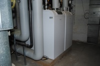 Zum Abdecken der Spitzenlasten kam eine Zweierkaskade aus Gasbrennwertkesseln SGB 215<sup>H</sup> zum Einsatz. So ist man in der Lage, noch individueller und wirtschaftlicher auf den Wärmebedarf zu reagieren.
