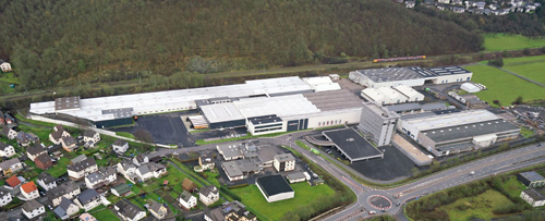Luftbild des neuen Firmensitzes Haiger bei Dillenburg:...