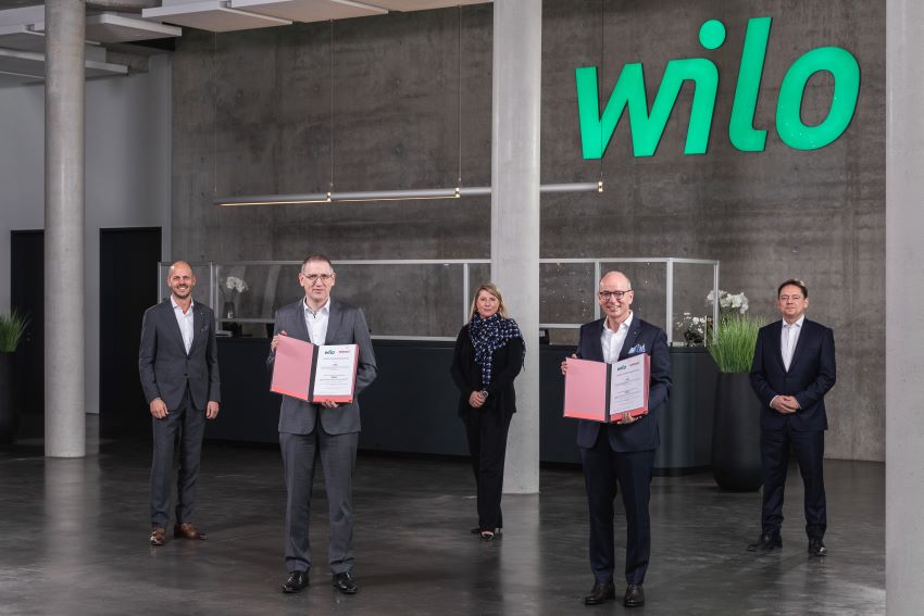v.l.n.r.) Sven Eisfeld, Managing Director Germany Hellmann...