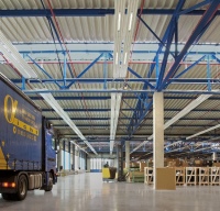 Die neuen Einbauleuchten Zehnder LED 2.0 für Zehnder Deckenstrahlplatten qualifizieren sich für die KfW-Förderung im Rahmen einer Beleuchtungsoptimierung. Denn das Zehnder Beleuchtungssystem erfüllt bei den Qualitätsmerkmalen Systemlichtausbeute, Farbwiedergabeindex und Lichtstromerhalt die hohen Anforderungen der Kreditanstalt.<br />Bilder: Zehnder Group