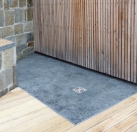 ... wie beispielsweise in der Außendusche auf der Terrasse.