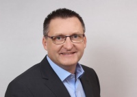 Peter Buchner ist Produktmanager für Flächenheiz- und -kühlsysteme bei Systemhersteller Viega.