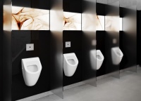 Stimmige Interior-Designkonzepte mit einem Plus an Hygiene: Die per Infrarot-Technik gesteuerten Urinalbetätigungsplatten von Viega sind perfekt auf das Design der WC-Betätigungsplatten abgestimmt. Die Spülung erfolgt vollkommen berührungslos. 