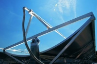 Parabolrinnenkollektor mit Absorberrohr<br />Bild:  Anna Durst, BINE Informationsdienst