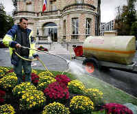 Die in Yerres zahlreich angelegten Parks, Blumeninseln, das Stadion sowie die Rasenflächen rund um das Schwimmbad werden mit recyceltem Wasser bewässert.