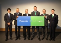 v. l. n. r.: Hiroshi Komatsubara, Chief Sales Officer Airconditioner Company, Appliance Company, Panasonic; Laurent Abadie, Geschäftsführer der Panasonic Marketing Europe GmbH; Toshiyuki Takagi, Executive Officer der Panasonic Corporation und Leiter von Panasonic Air-Conditioner; Jean Marc Zola, Executive Vice President der Abteilung EcoBuilding bei Schneider Electric; Jean de Kergorlay, VP Commercial Field Services & BMIS, EcoBuilding Division, Schneider Electric; Simon Le Blond, SmartSpace Commercial VP, EcoBuilding, Schneider Electric.