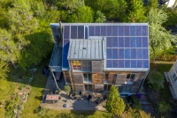 Wer eine Photovoltaikanlage betreibt, muss sie in das Marktstammdatenregister eintragen. Spätestens Ende Januar 2021 gilt das auch für ältere Solarstromanlagen. Hier ein Privathaus in Radolfzell<br />Bild: Plattform EE BW / Kuhnle & Knödler