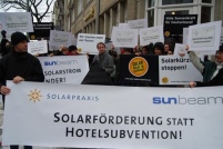 Bundesweit protestieren mehrere Tausend Beschäftigte.......
