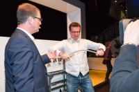 Wenn der Prophet nicht  zum Berg kommt…: Für alle, die nicht auf der ISH in Frankfurt waren, bringt Viega seine Innovationen wie beispielsweise hier das neue Rohrsystem „Raxinox“ jetzt in die Fläche. Bild: Viega