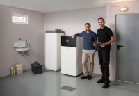 In Verbindung mit dem hygienischen Wärmespeicher ROTEX Sanicube (im Bild links) steht jederzeit hygienisches Trinkwasser zur Verfügung.